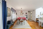 Seating for six at the dining table